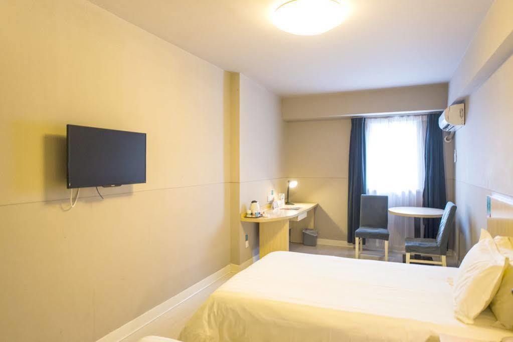 Jinjiang Jiaozhou Road Hotel 3*